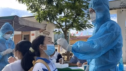 Quảng Trị xét nghiệm COVID-19 cho 500 thí sinh và cán bộ làm thi 