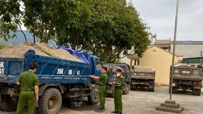 Mường La xử lý nhiều vụ vận chuyển cát trái phép
