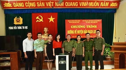 Cục Khoa học, Chiến lược và Lịch sử Công an tặng quà huyện đảo Bạch Long Vĩ 