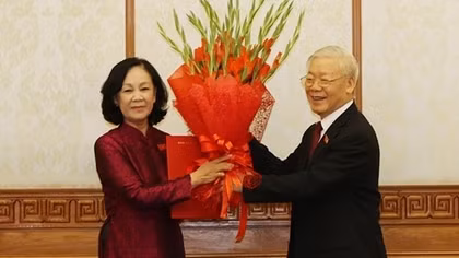 Tổng Bí thư Nguyễn Phú Trọng trao quyết định phân công công tác