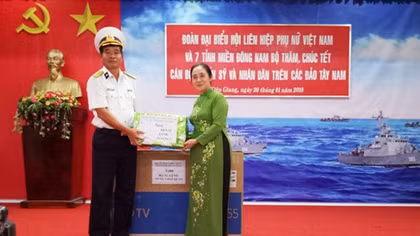 Hội Liên hiệp Phụ nữ Việt Nam thăm và chúc Tết ở Kiên Giang