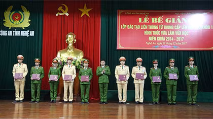 Bế giảng lớp đào tạo liên thông từ trung cấp lên đại học khóa 1