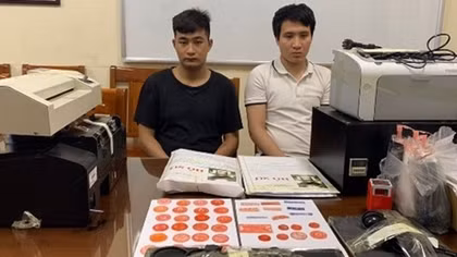 Bắt 2 đối tượng sản xuất, mua bán dấu giả