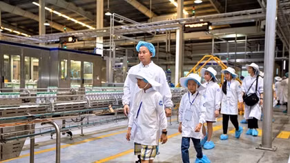 Tỉnh Vĩnh Long và Vinamilk triển khai chương trình sữa học đường