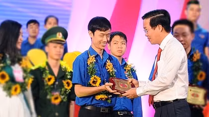 Tuyên dương Thanh niên tiên tiến làm theo lời Bác