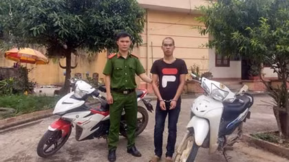 Khóa tay tên trộm tham lam