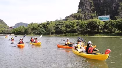 Chèo thuyền Kayak khám phá Di sản Thế giới Tràng An