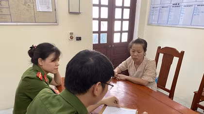 Vừa ra tù lại dụ dỗ các bé gái để chiếm đoạt vòng bạc, hoa tai