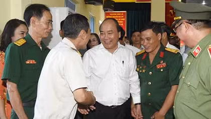 Thủ tướng thăm Xí nghiệp thương binh Quang Minh