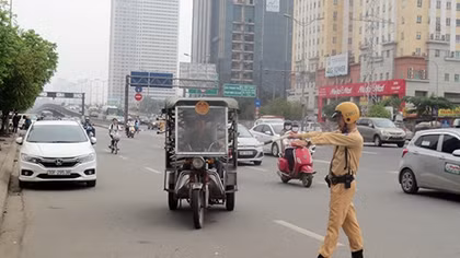 Xe ba bánh tự chế vẫn “tung hoành” trên các tuyến phố