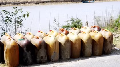 Phát hiện kho xăng dầu lậu giữa khu dân cư