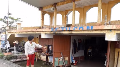 Cán bộ giao đất sai, dân oằn lưng gánh nợ
