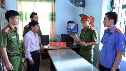 Lừa đảo chạy việc, chiếm đoạt gần 600 triệu đồng 