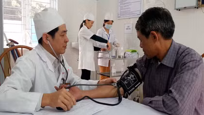 Đảm bảo hơn 80% người cao tuổi có hoàn cảnh khó khăn được khám chữa bệnh miễn phí