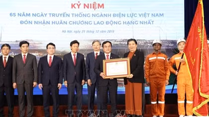 Tập đoàn Điện lực Việt Nam đón nhận Huân chương Lao động hạng Nhất