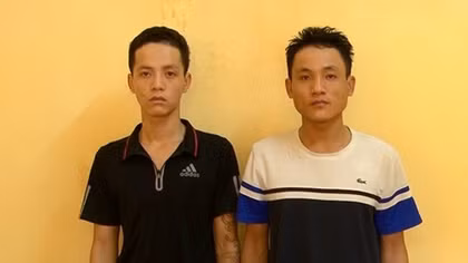 Khởi tố hai kẻ rút dao bầu chống lại Công an