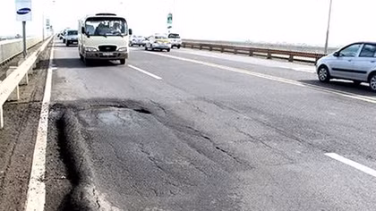 Không có chuyện tiến độ dự án sửa chữa mặt cầu Thăng Long bị chậm do chờ chuyên gia