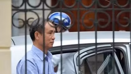 Con học trường chuyên, Phó Giám đốc Sở vẫn sợ trượt nên nhờ “giúp điểm”