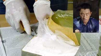 Ném phi tang 1 bánh heroin khi bị lực lượng chức năng bắt giữ