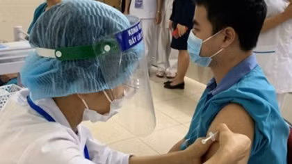 Cấp “hộ chiếu vaccine”: Thận trọng xem xét các phương án
