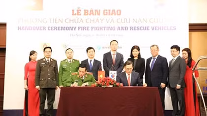 Trang bị phương tiện cho lực lượng Cảnh sát PCCC và CNCH