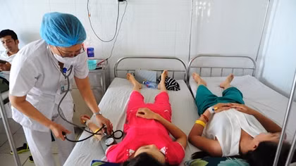 3 người trong gia đình nghi bị đầu độc sau khi ăn cháo