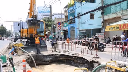 "Hố tử thần" xuất hiện sau tiếng nổ
