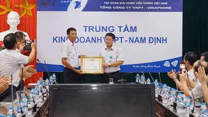 Nhân viên kinh doanh của VinaPhone cứu hai em nhỏ bị rơi xuống sông