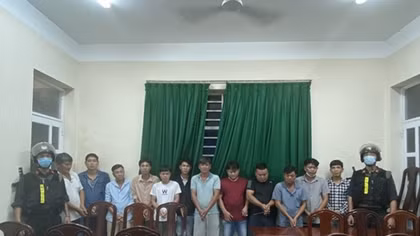 Tụ điểm đá gà giữa vườn me 