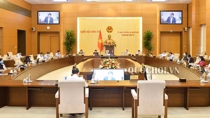 Chủ tịch Quốc hội : Giãn cách xã hội nhưng không nới lỏng công việc