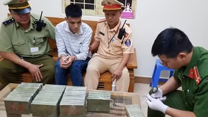 40 bánh heroin cùng súng "theo" nhóm 3 đối tượng từ Hà Nội về Lạng Sơn