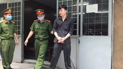  "Làm" các cây ATM báo lỗi phải sửa, nhân viên ngân hàng rút 31 tỉ trả nợ cá độ