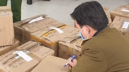 Thu giữ hơn 1.600 đồng hồ đeo tay nhập lậu