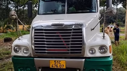Phát hiện cả container rượu ngoại nhập lậu