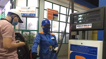 Xăng dầu giảm nhẹ trong kỳ điều hành đầu tiên năm 2020