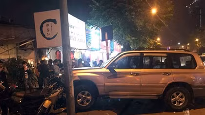 Ô tô "điên" gây tai nạn bỏ chạy đâm 6 người nhập viện