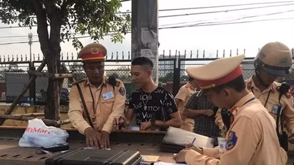  Sau một tháng tổng kiểm tra, CSGT Hà Nội phát hiện hơn 24.500 trường hợp vi phạm