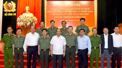 Bảo đảm an ninh kinh tế phải gắn liền với đảm bảo an ninh chính trị nội bộ