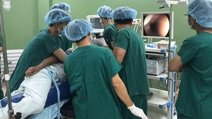 Cứu bệnh nhân 77 tuổi xuất huyết vỡ giãn tĩnh mạch