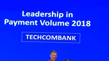 Techcombank dẫn đầu thị trường về doanh số thanh toán qua thẻ Visa tại Việt Nam