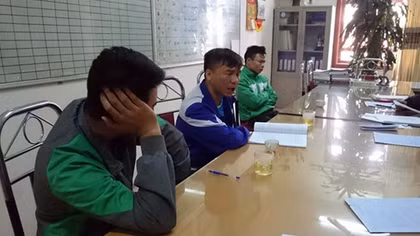 Phạt 6 triệu đồng với 3 lái xe taxi "tè bậy" 