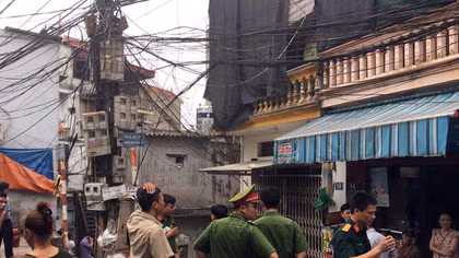 Phát hiện vật thể nghi là mìn trên phố Nguyễn Khoái, Hà Nội