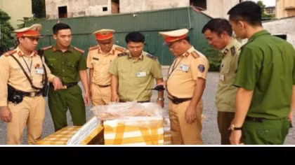 Thu giữ hơn 1 tạ trứng gà non bốc mùi đang trên đường tiêu thụ
