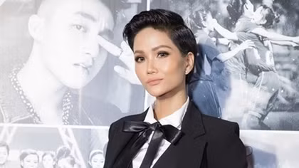 Phạm Hương xinh đẹp như công chúa, H'Hen Niê cá tính với Tomboy