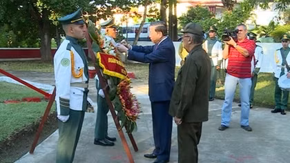 Bộ trưởng Tô Lâm đặt vòng hoa tại tượng đài Hồ Chí Minh ở Cuba