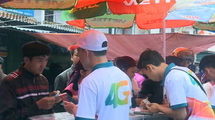 Ngày hội đổi SIM dưới chân nhà Vương