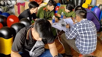 Cơ sở sản xuất hàng giả có quy mô lớn trong căn nhà không số