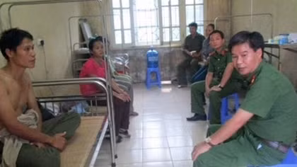 Say rượu, chém trọng thương hai Công an xã