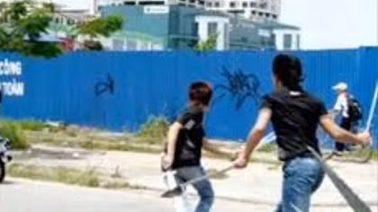 Khách hàng bị bảo vệ quán karaoke chém tử vong