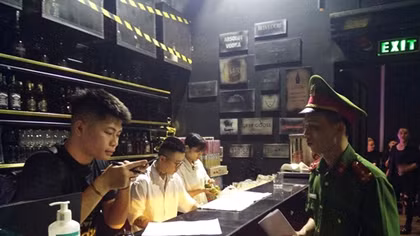 Quán bar, karaoke chung tay phòng dịch COVID-19 khi mở cửa hoạt động